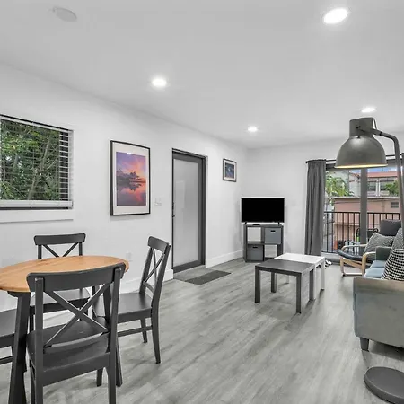 West Brickell - #3 - Renovated 2 1 & Parking Appartement